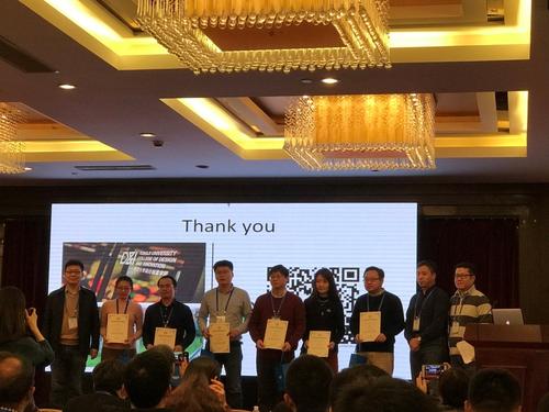 CCF YOCSEF天津、保定分论坛代表为新锐颁发感谢牌