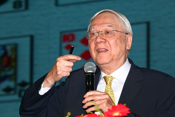 刘炯朗教授为CNCC 2015做大会特邀报告。